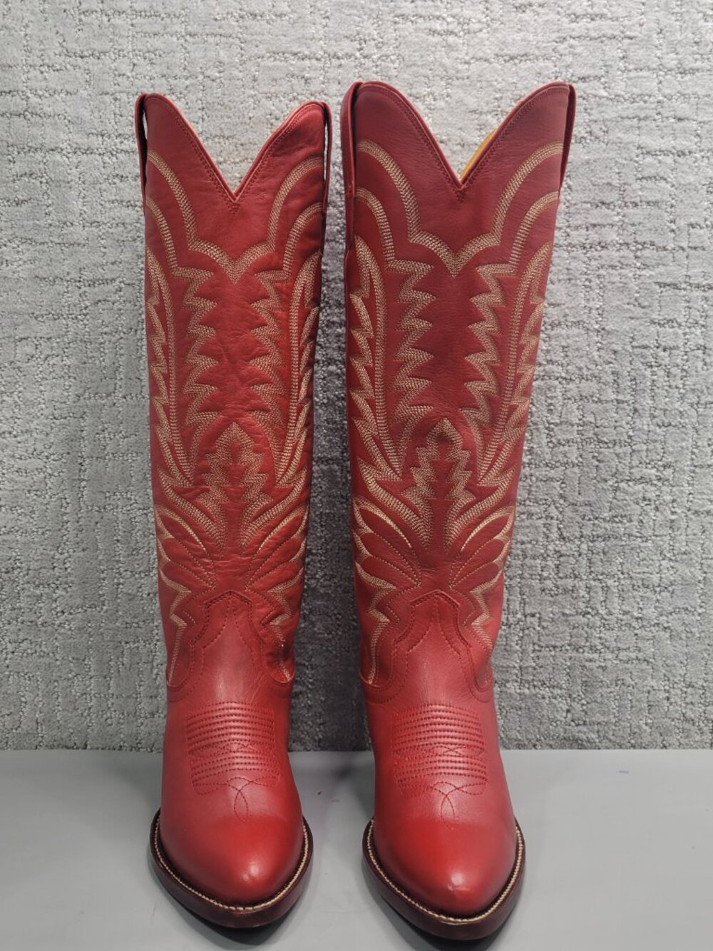 Tecovas The Abby Women's Size US 7.5B Crimson Cowhide Cowgirl Boots.